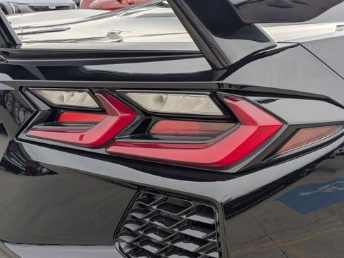 Used 2024 Chevrolet Corvette Stingray Premium Cpe w/ Z51 Performance Package image 13