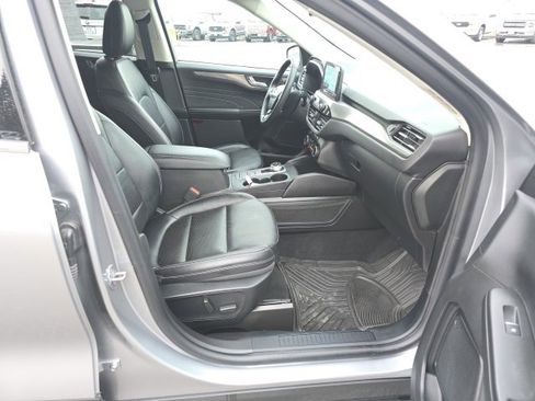 Certified 2022 Ford Escape Titanium image 5