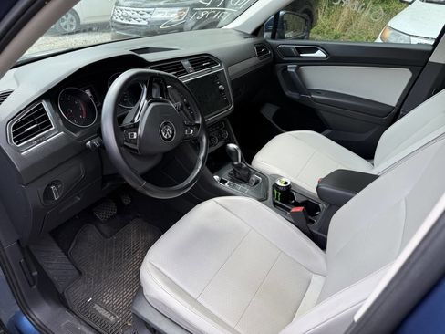 Used 2018 Volkswagen Tiguan SE image 2
