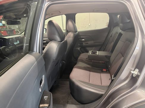 Used 2025 Nissan Kicks SR image 21