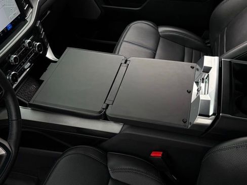 Used 2025 Ford F150 Platinum image 37