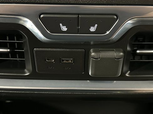 Used 2021 Chevrolet Silverado 1500 LTZ image 39