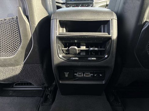 Used 2023 Jeep Grand Cherokee Limited image 22