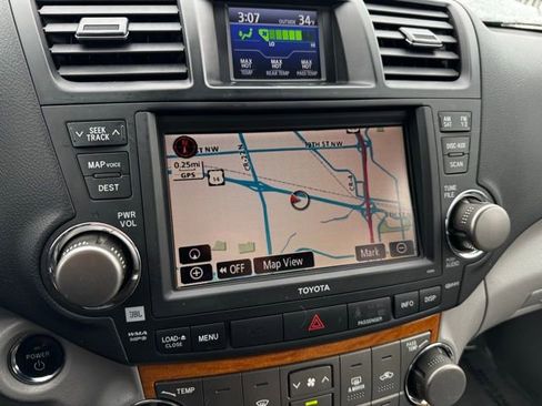 Used 2010 Toyota Highlander Limited image 3