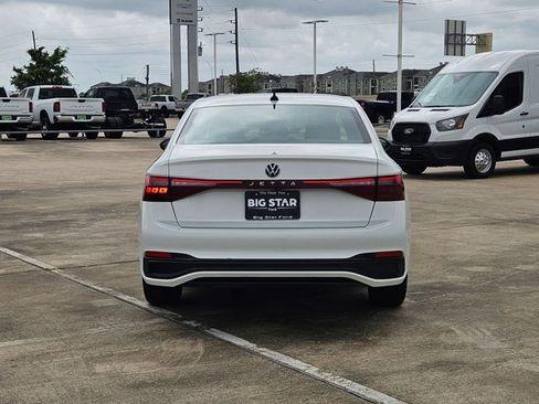 Used 2025 Volkswagen Jetta Sport FWD image 4