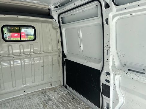 Used 2025 RAM ProMaster 2500 w/ Convenience Group FWD image 17