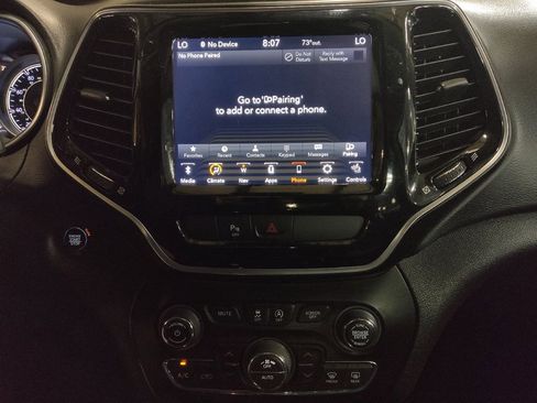 Used 2020 Jeep Cherokee Limited image 25