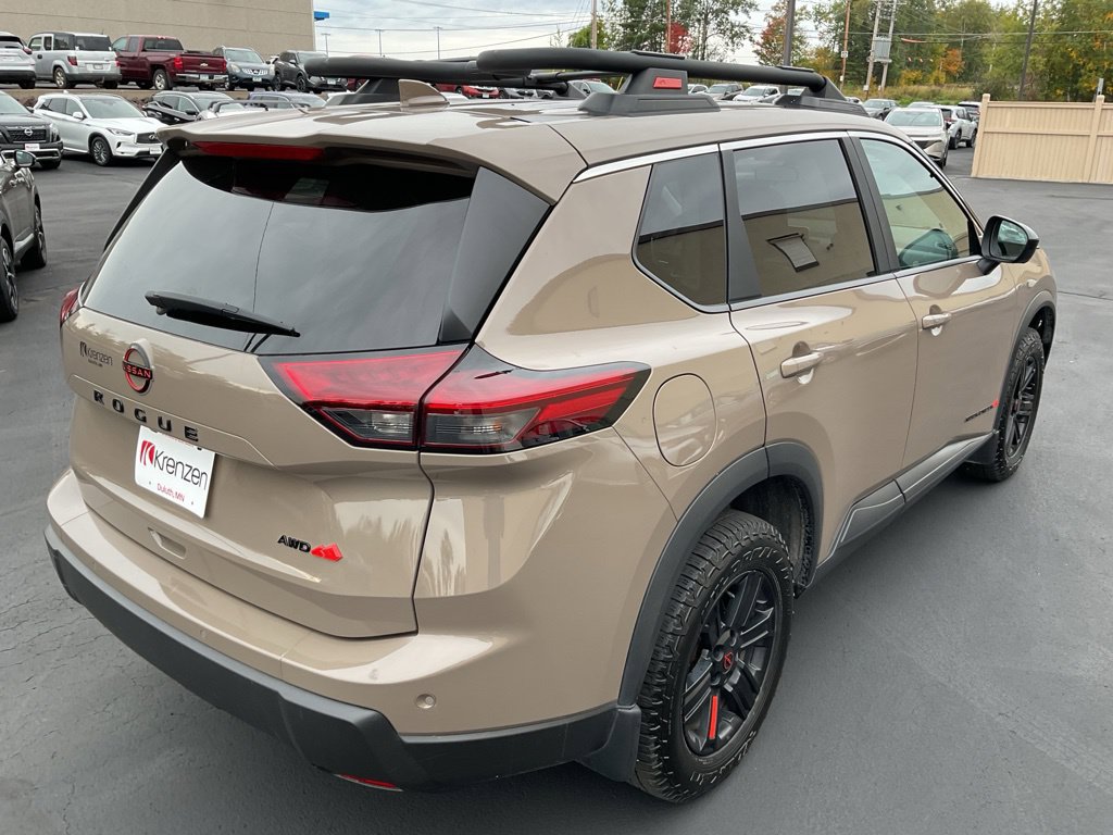 Used 2025 Nissan Rogue SV AWD/4WD image 5