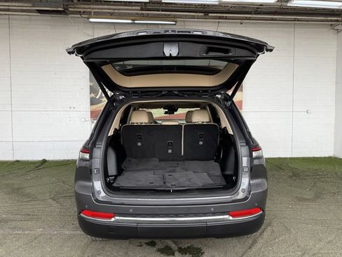 Used 2022 Jeep Grand Cherokee Limited w/ Luxury Tech Group II image 15