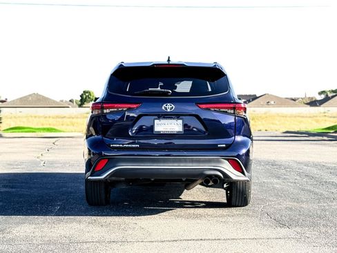 Used 2021 Toyota Highlander XSE FWD image 11