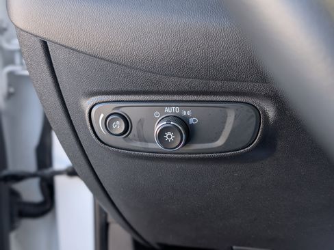 Used 2021 Chevrolet Equinox LT image 24