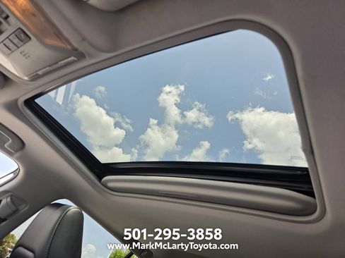 Used 2021 Toyota RAV4 XLE Premium AWD/4WD image 17