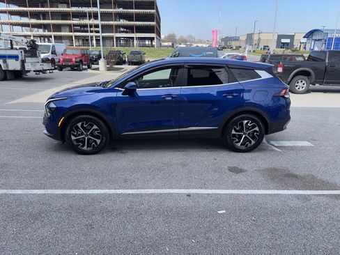 Used 2023 Kia Sportage EX image 2