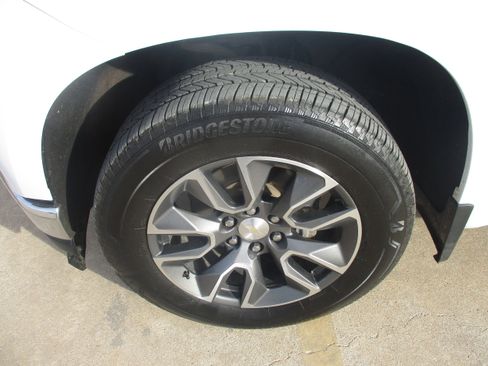 Used 2020 Chevrolet Silverado 1500 LT w/ Convenience Package image 3