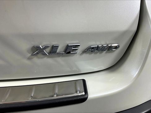 Used 2019 Toyota Highlander XLE AWD/4WD image 24