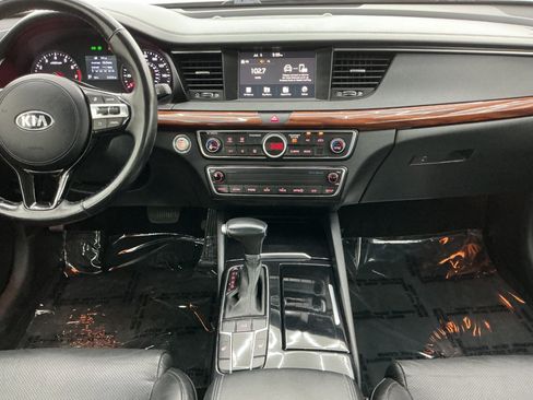 Used 2018 Kia Cadenza Premium FWD image 28