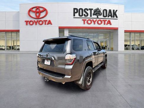 Used 2018 Toyota 4Runner SR5 Premium RWD image 10