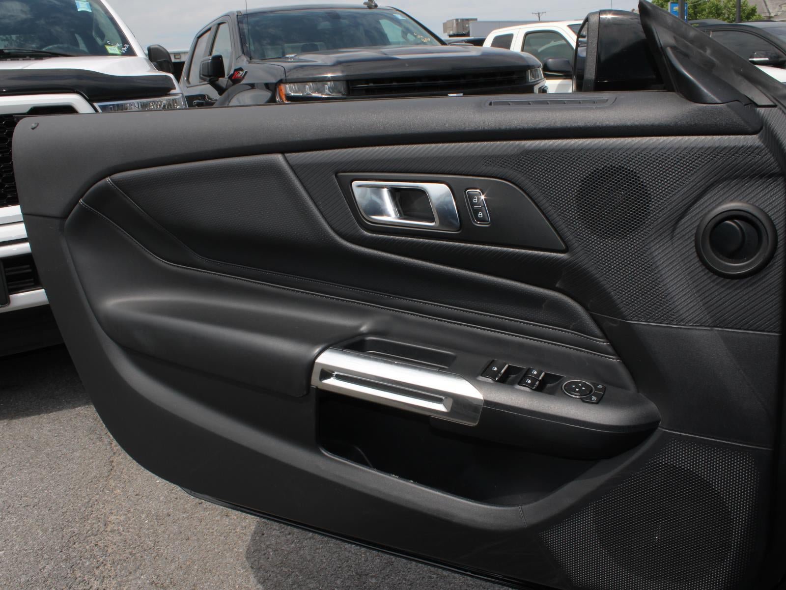 Used 2025 Ford Mustang Convertible RWD image 11