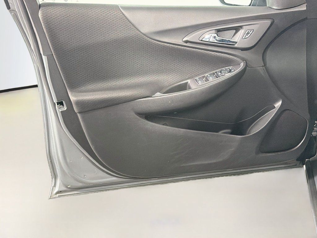 Used 2023 Chevrolet Malibu RS FWD image 32
