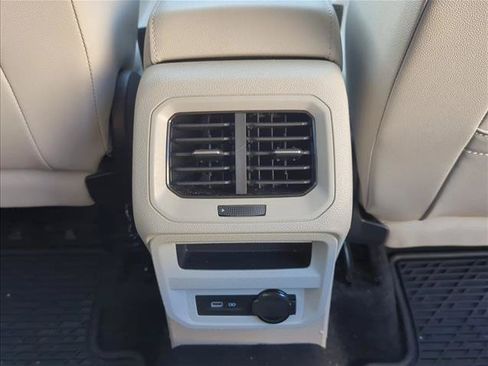 Used 2022 Volkswagen Tiguan SE FWD image 23