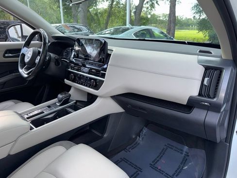 Used 2023 Nissan Pathfinder SL w/ SL Premium Package FWD image 22