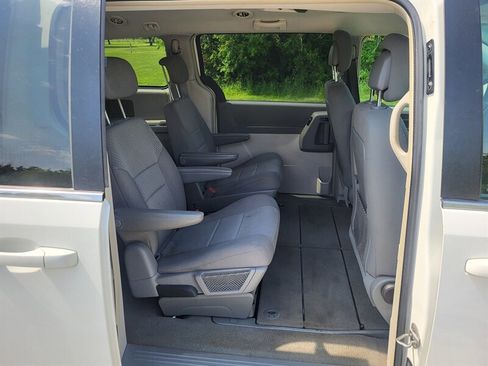 Used 2010 Chrysler Town & Country LX w/ Entertainment Group #1 FWD image 17