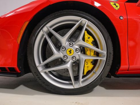 Used 2022 Ferrari F8 Tributo RWD image 19