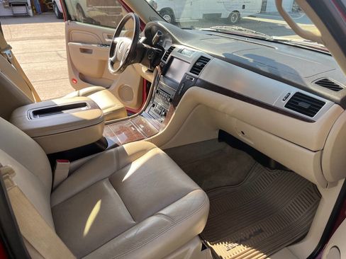 Used 2013 Cadillac Escalade ESV Premium AWD/4WD image 15