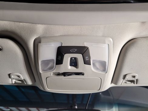 Used 2016 Toyota Sienna XLE image 38