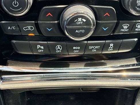 Used 2020 Jeep Grand Cherokee Altitude AWD/4WD image 30