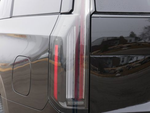 New 2026 Cadillac Escalade Platinum Sport w/ LPO, ONYX Package image 14