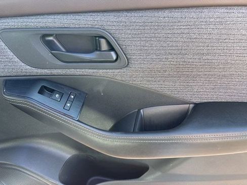 Used 2021 Nissan Rogue S FWD image 38