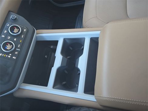 Used 2025 Land Rover Defender 90 S image 24