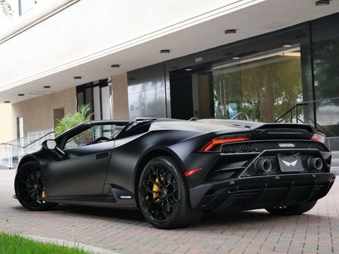 Used 2024 Lamborghini Huracan EVO AWD/4WD image 9