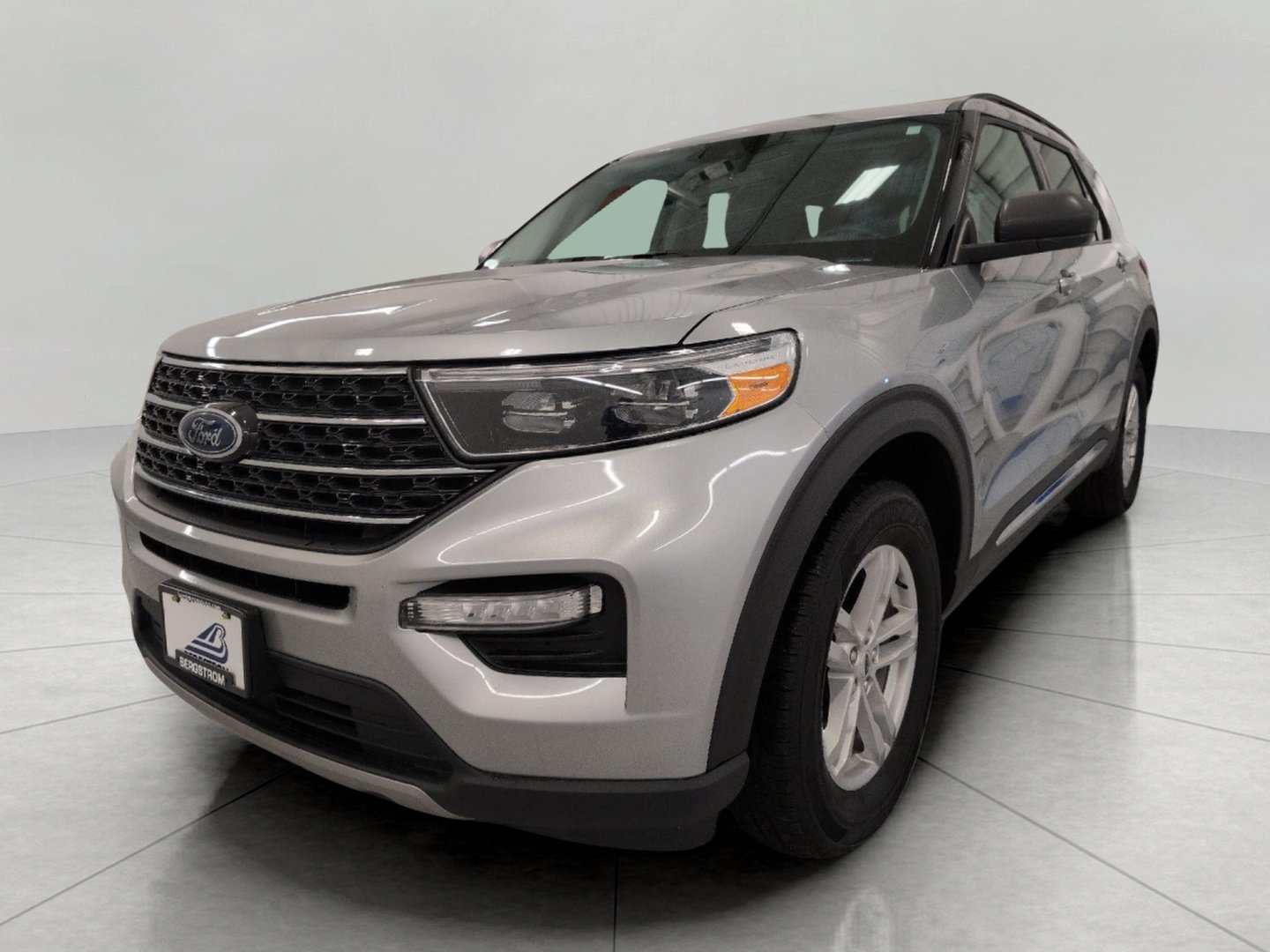 Used 2024 Ford Explorer XLT w/ Equipment Group 202A AWD/4WD image 12