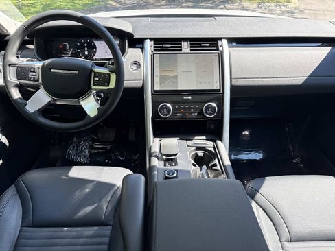 Used 2024 Land Rover Discovery S AWD/4WD image 31