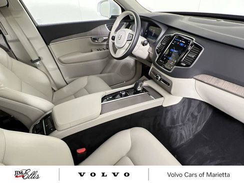 Used 2024 Volvo XC90 B6 Plus image 26