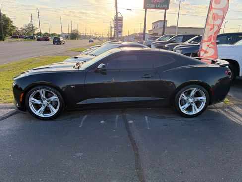 Used 2017 Chevrolet Camaro SS image 2
