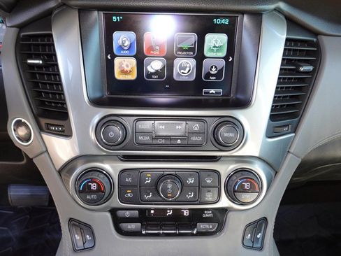 Used 2018 Chevrolet Suburban LT w/ Luxury Package image 13