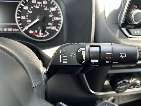 Used 2024 Nissan Rogue SV w/ SV Premium Package FWD image 21