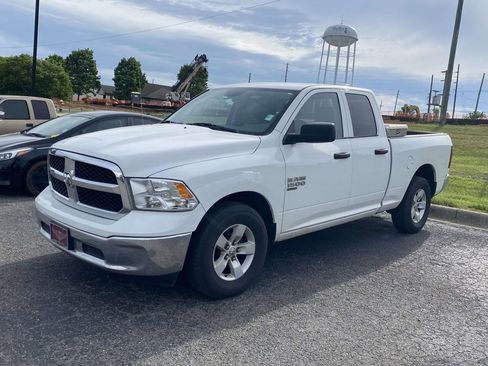 Used 2019 RAM 1500 Tradesman w/ Chrome Appearance Group RWD image 3