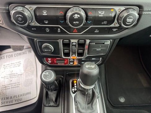 Certified 2025 Jeep Wrangler Rubicon image 17