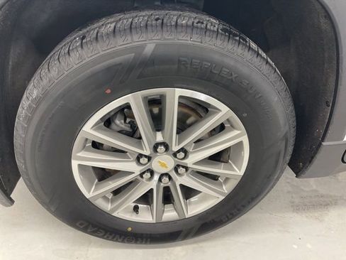 Used 2023 Chevrolet Traverse LT image 8