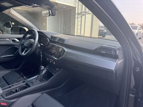 Used 2025 Audi Q3 2.0T Premium w/ Black Optic Sport Package image 15