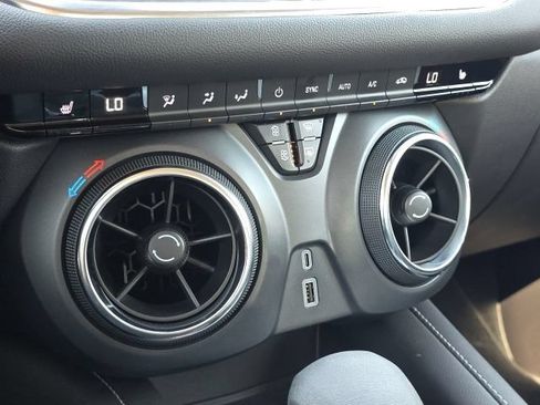 Used 2025 Chevrolet Blazer LT w/ Midnight/Sport Edition FWD image 32