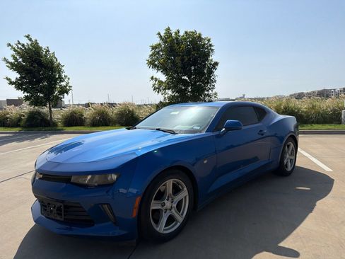 Used 2017 Chevrolet Camaro LT RWD image 7