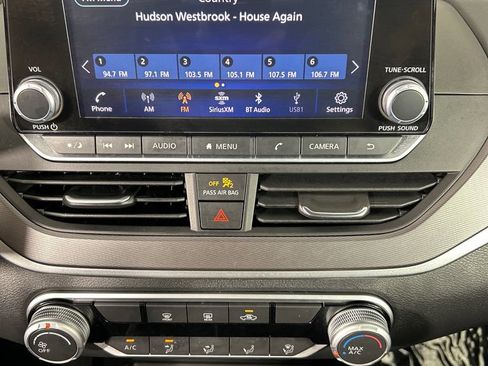 Used 2025 Nissan Altima 2.5 SR FWD image 14