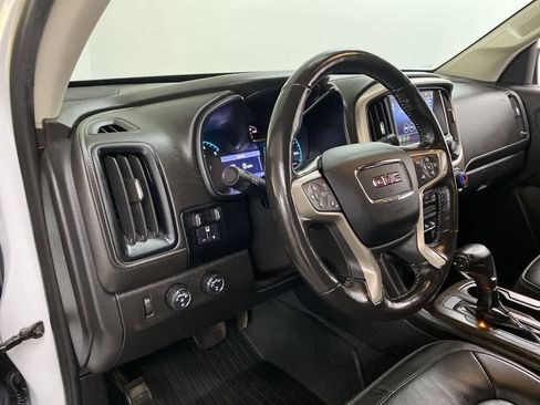 Used 2019 GMC Canyon Denali image 2