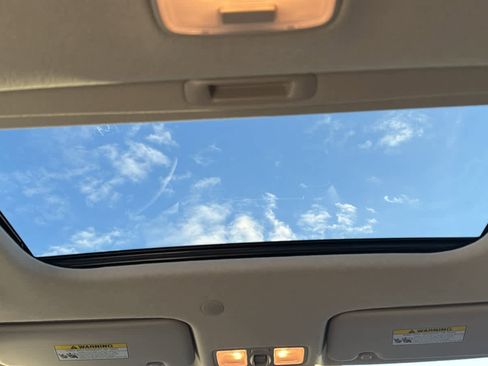 Used 2025 Hyundai Venue SEL image 26