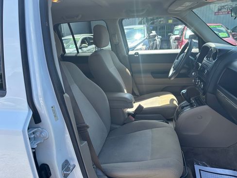 Used 2014 Jeep Patriot Sport FWD image 13